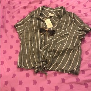 🍓 Stripped Tie Front Button Up Size XL